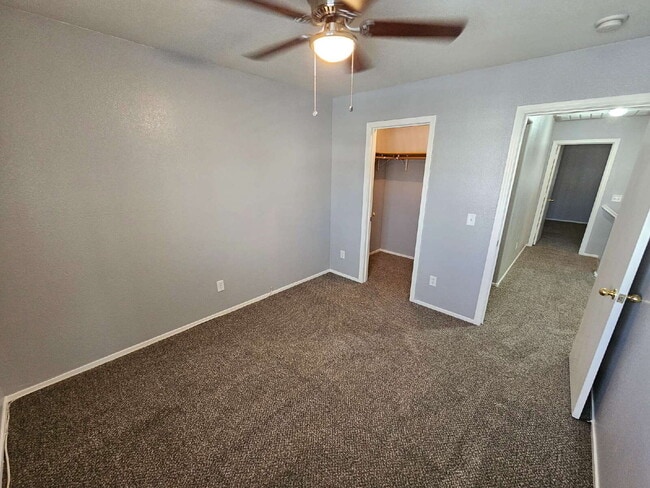 Building Photo - 6030 Blue Autumn St