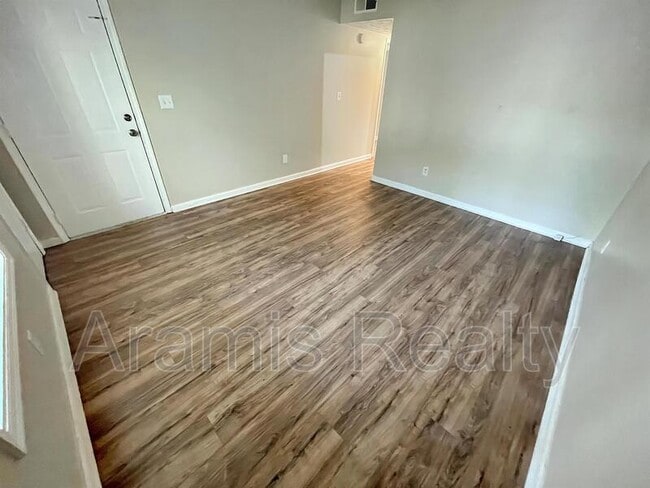 Building Photo - 114 Spring Ct