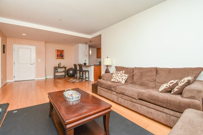 Building Photo - 16 Miner St