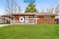 Building Photo - 8691 Bobolink Dr
