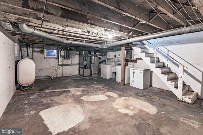 Building Photo - 3312 W 13th St