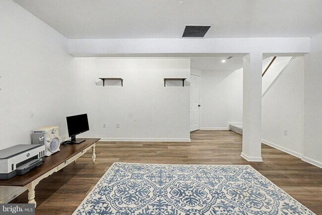 Building Photo - 1713 Chesterfield Square