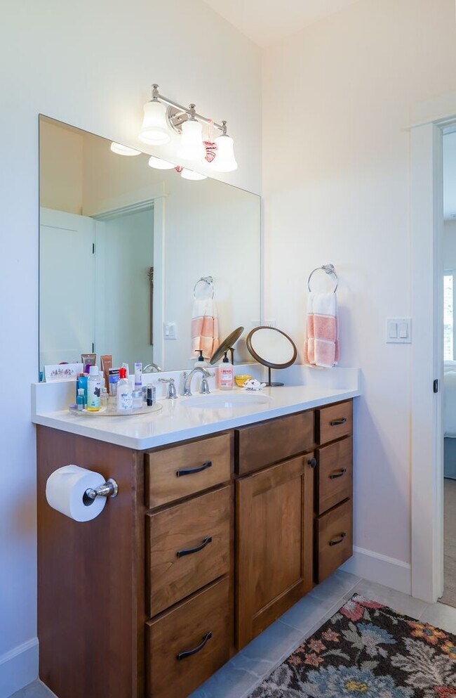 Building Photo - Beautiful Dover Bay Home