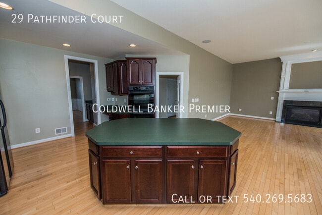 Building Photo - 29 Pathfinder Ct