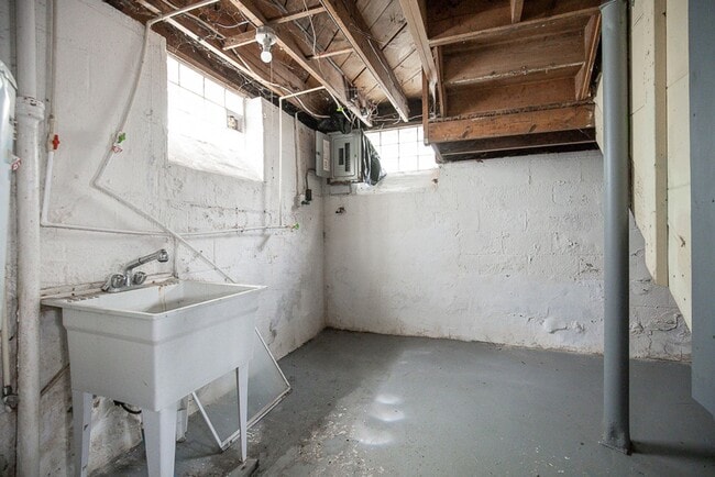 Building Photo - Convenient Showings — No Appointment Needed!