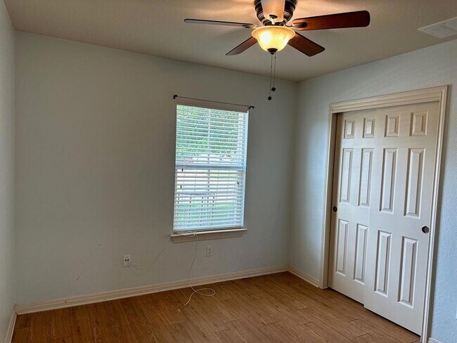 Building Photo - 218 Wildcat Dr