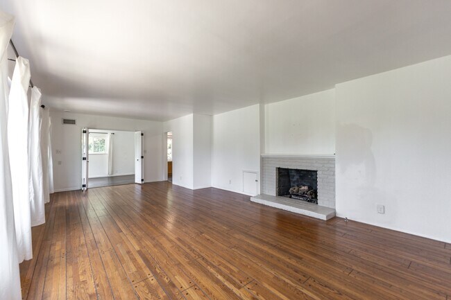 Building Photo - 1290 Clubhouse Dr