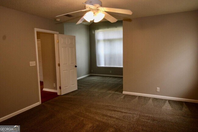 Building Photo - 150 Lake Manor Dr