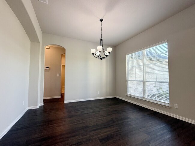 Building Photo - 104 Cottonwood Ct