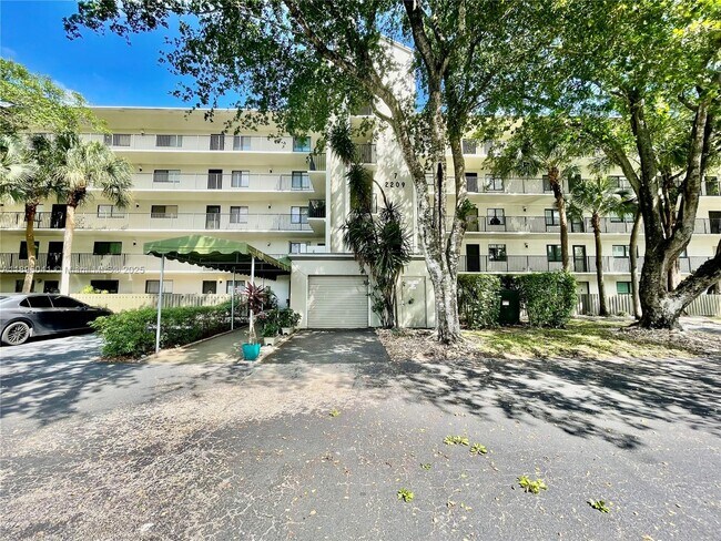 Primary Photo - 2209 S Cypress Bend Dr
