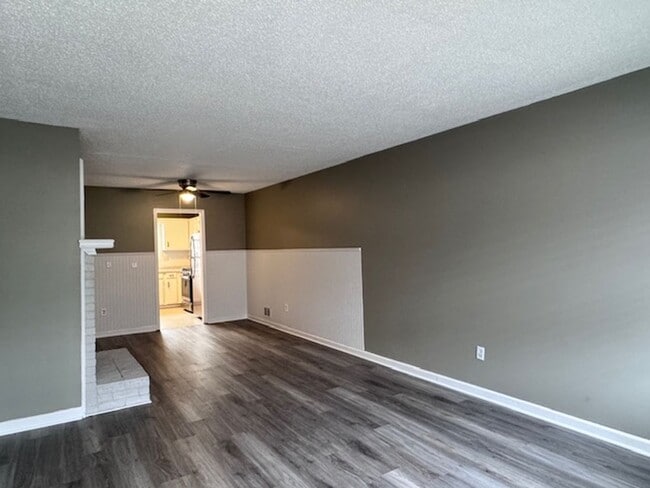 Building Photo - Charming 2-Bedroom Townhome in Prime Kennesaw Location!