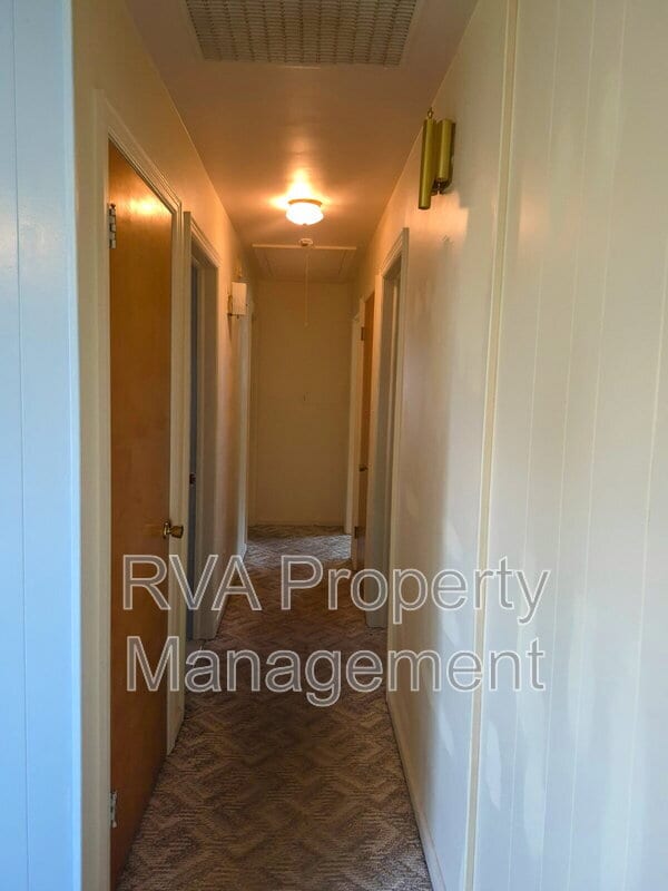 Building Photo - 6403 River Rd