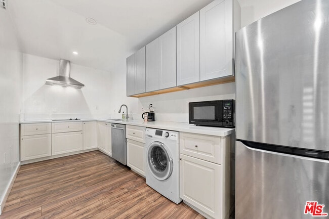 Building Photo - 2559 Colby Ave