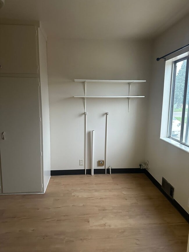 Building Photo - 541 Jensen-