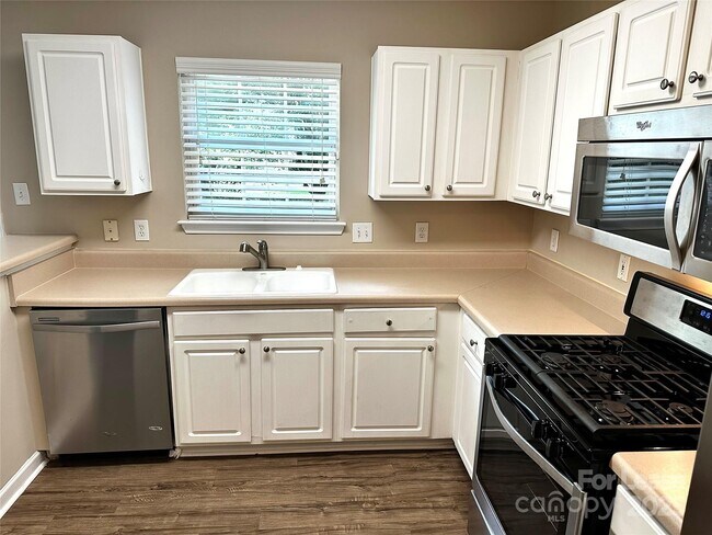 Building Photo - 8708 Laurel Run Dr