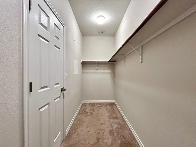 Building Photo - 12012 Saddle Rock Dr