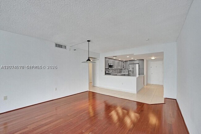 Building Photo - 20505 E Country Club Dr