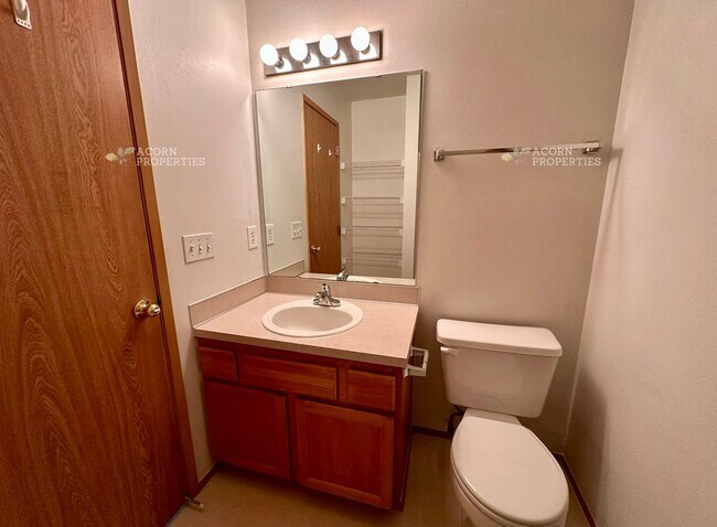 Building Photo - 402 Meadow Ct NW