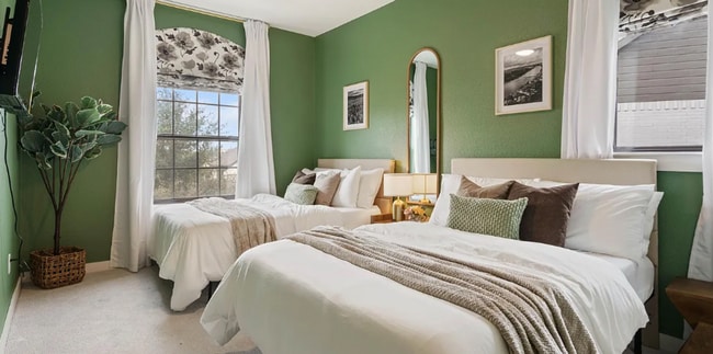 Building Photo - lovely turnkey 3bd fenced in yard