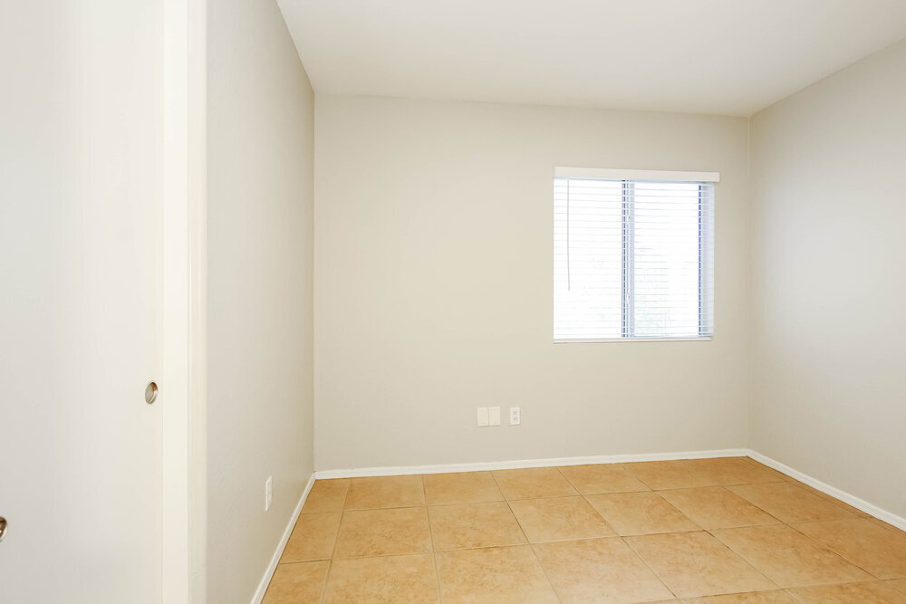 Building Photo - 12654 W Paradise Dr