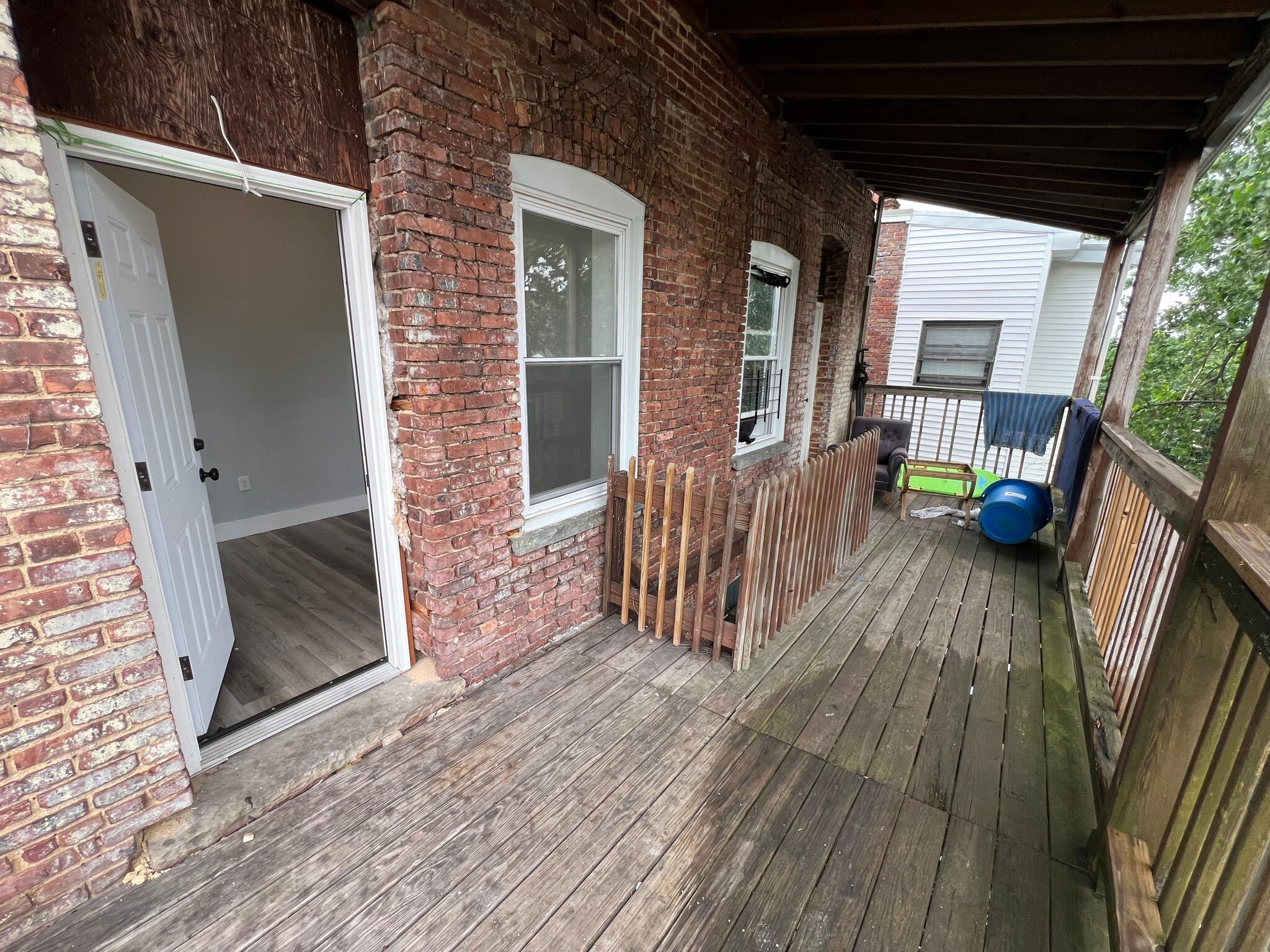 186 Hawthorne Ave 3R - 184 Hawthorne Ave