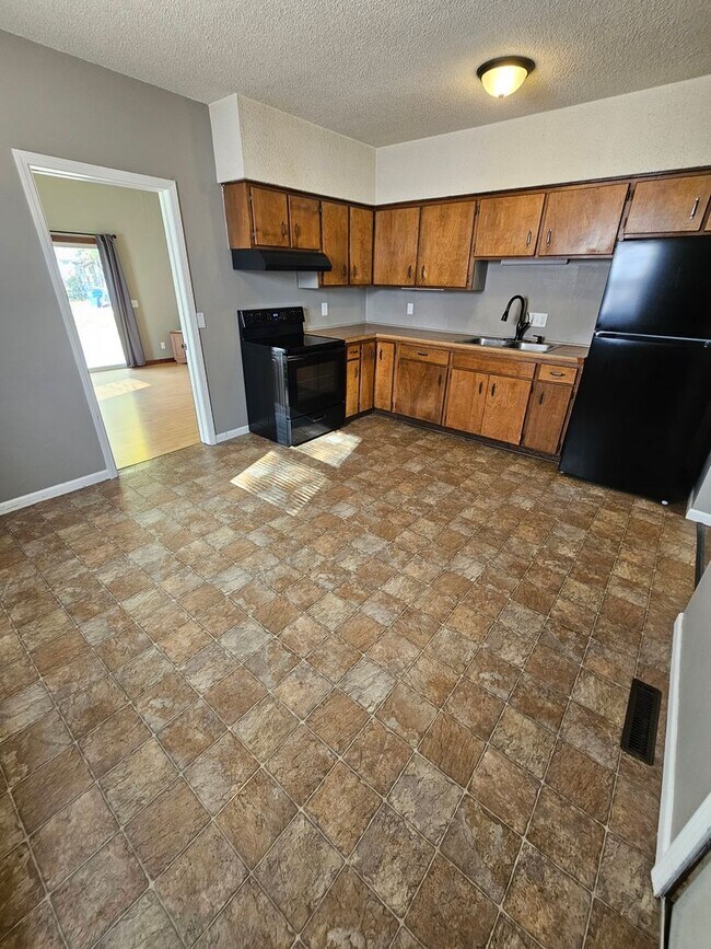 Building Photo - 1118 N Adams St