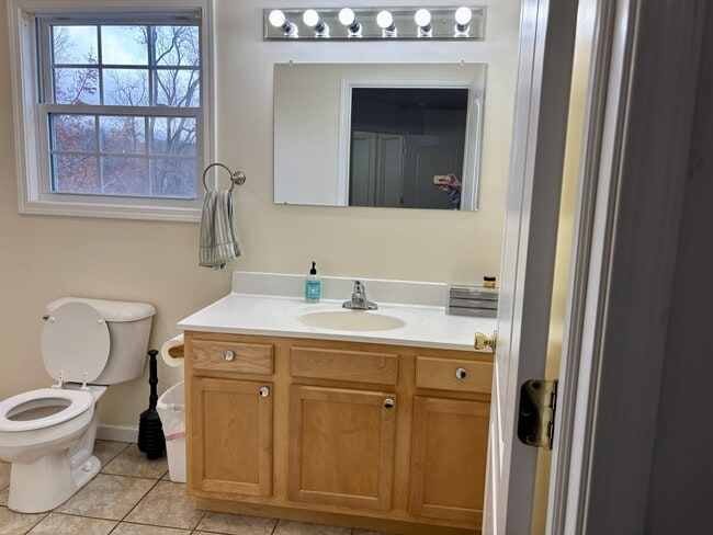 Building Photo - 12 Picardy Pl