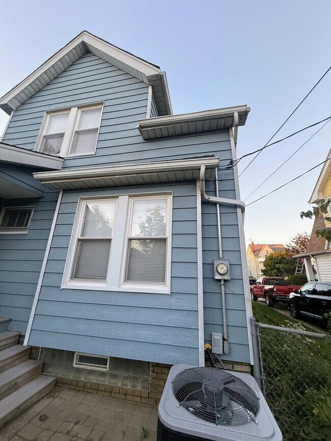 Building Photo - 17906 Hillgrove Ave