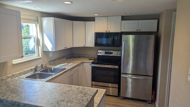 Building Photo - 1025 Moorings Dr