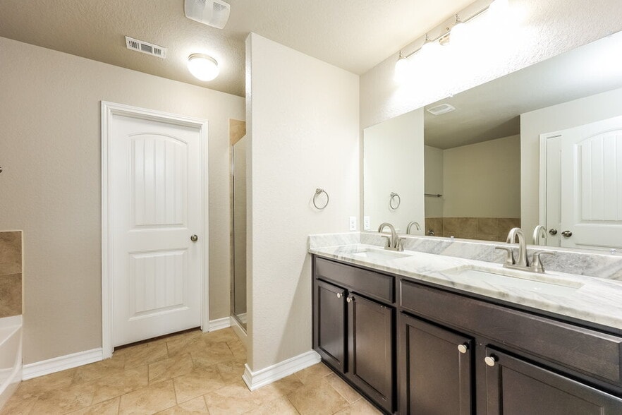 Building Photo - 14067 Cremello Fls