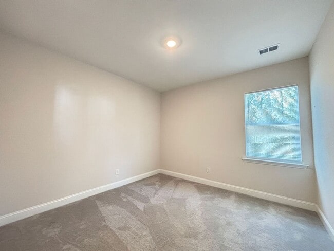 Building Photo - Available now. Beautiful 3 BR/2.5 BA New C...