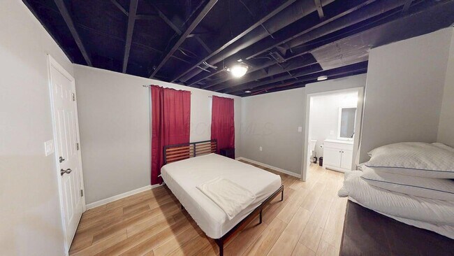 Building Photo - 32 Marion St