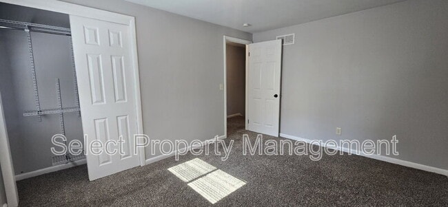 Building Photo - 6315 Midfield Dr