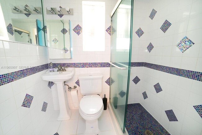 Building Photo - 328 Georgia St