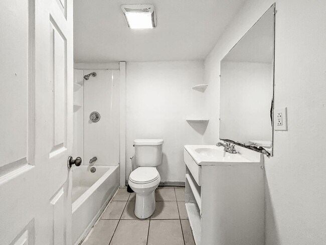 Building Photo - Spacious Tampa Home for Rent | Great Location & Large Yard! 3bed |2bath