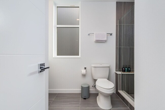 Building Photo - 1002 Boylston Ave E