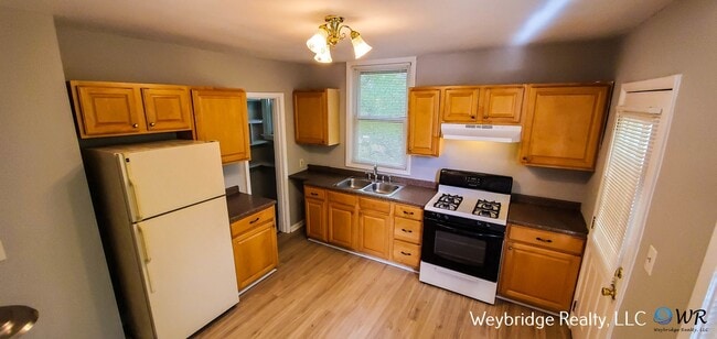 Building Photo - Very nice!! 3 Bedroom 1.5 Bath House in Ea...