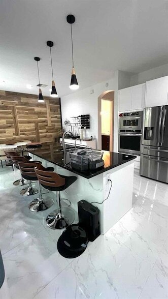 Building Photo - 6923 Julia Gardens Dr