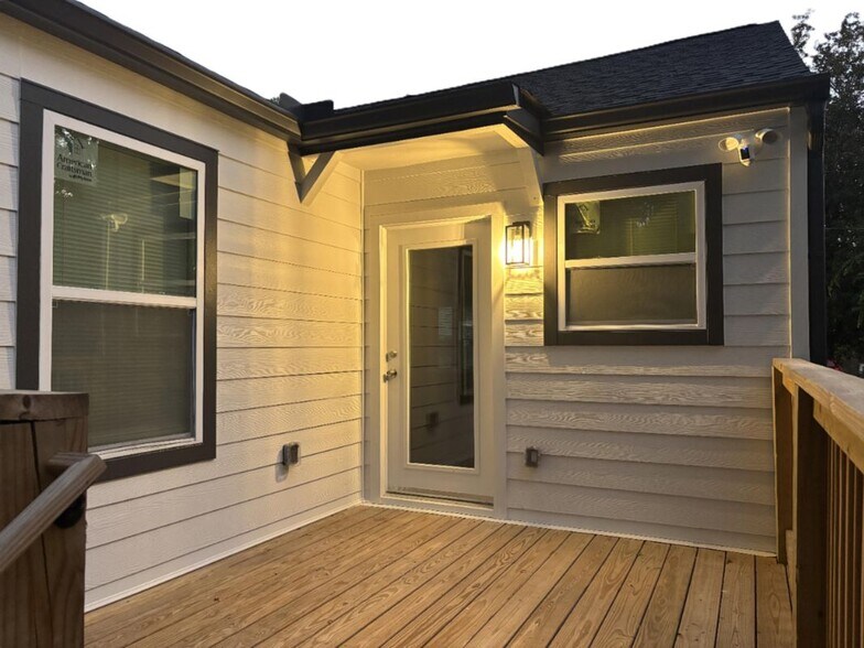 Building Photo - 1389 Lanvale Dr SW