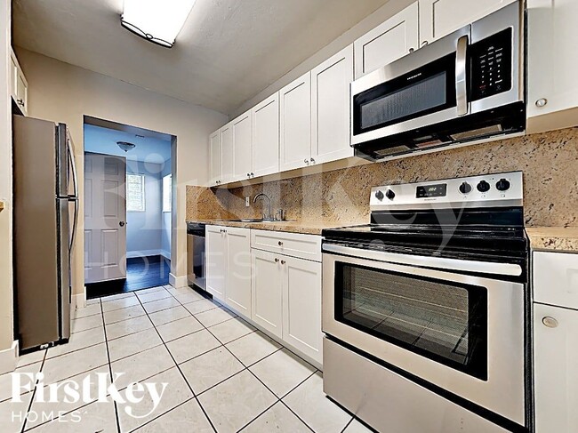 Building Photo - 1315 NE 203rd St