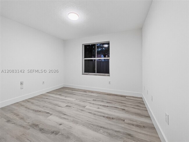 Building Photo - 3215 N 36th Ave