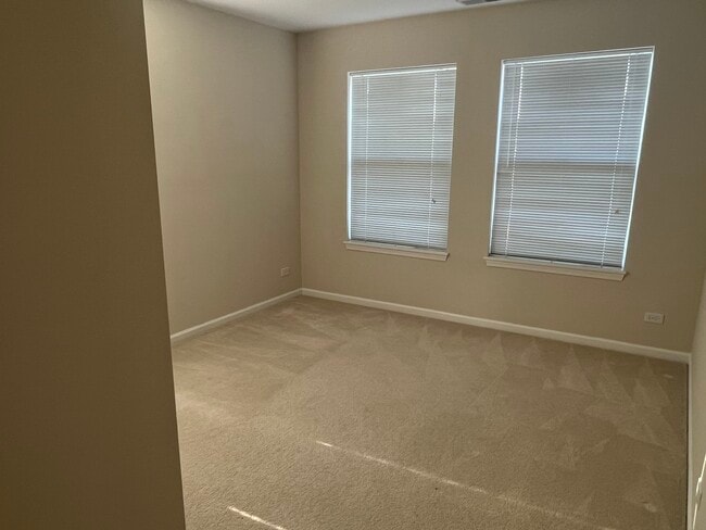 Building Photo - 1861 Crenshaw Cir