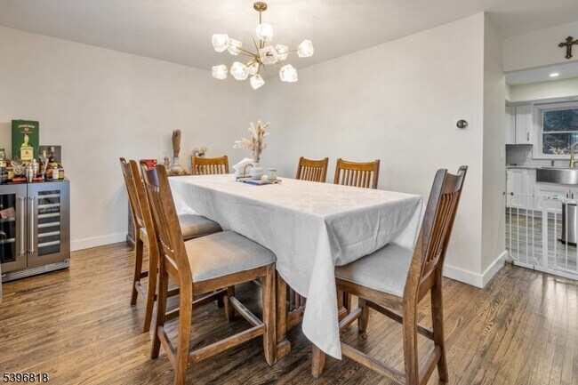 Building Photo - 18 Lisa Dr