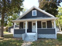 Building Photo - SPACIOUS 3 BEDROOM HOME READY TO WELCOME YOU