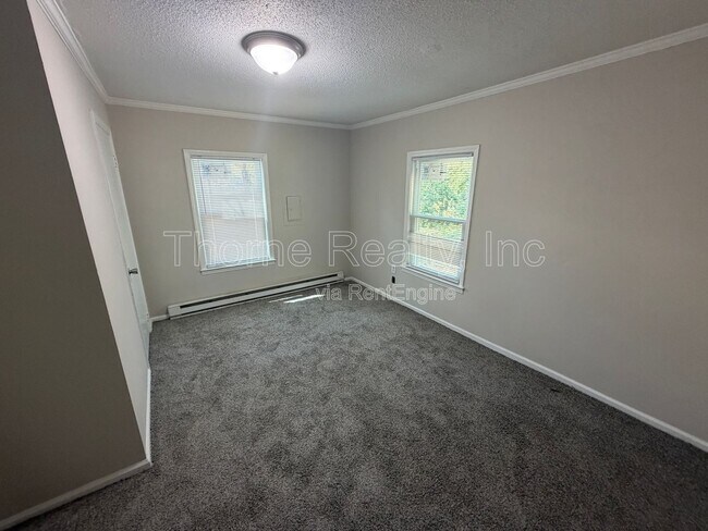 Building Photo - 702 E Phillips St