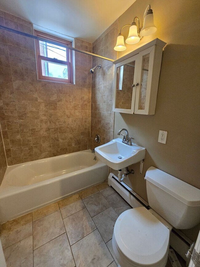 Building Photo - 313 N 34th St