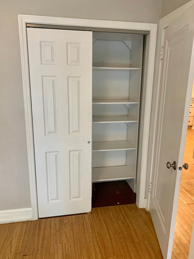 Building Photo - 5741 N Washtenaw Ave