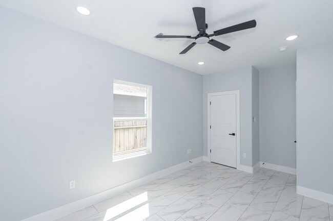 Building Photo - 6513 Avenue C