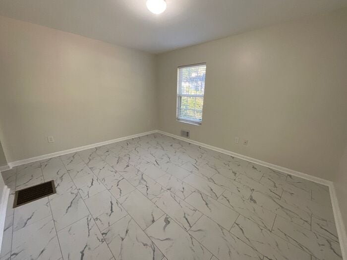 Building Photo - 728 Gary Rd NW