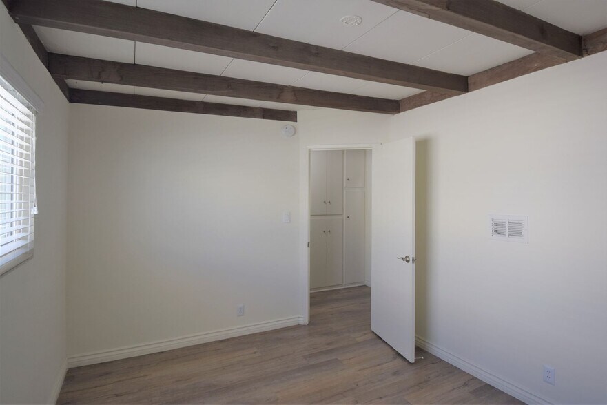 Building Photo - 6125 Whitsett Ave